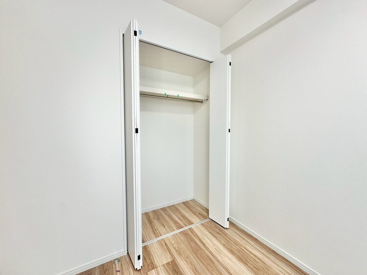 収納 家電やスーツケース、ストック品など何でも片付く嬉しい空間です。