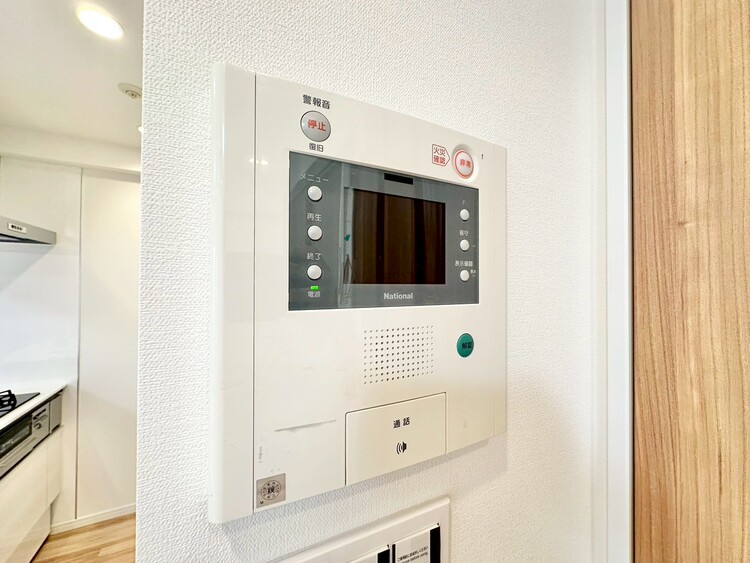 設備 誰が来てもわかる様にモニター付きインターホンを設置。