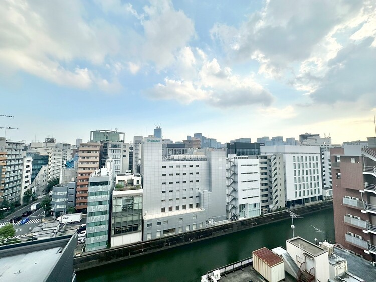 バルコニー 陽当たり・通風・開放感に恵まれた環境です。