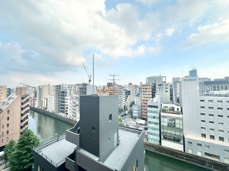 バルコニー 眺望や窓からの景色が良いと、家で過ごす時間も快適です。