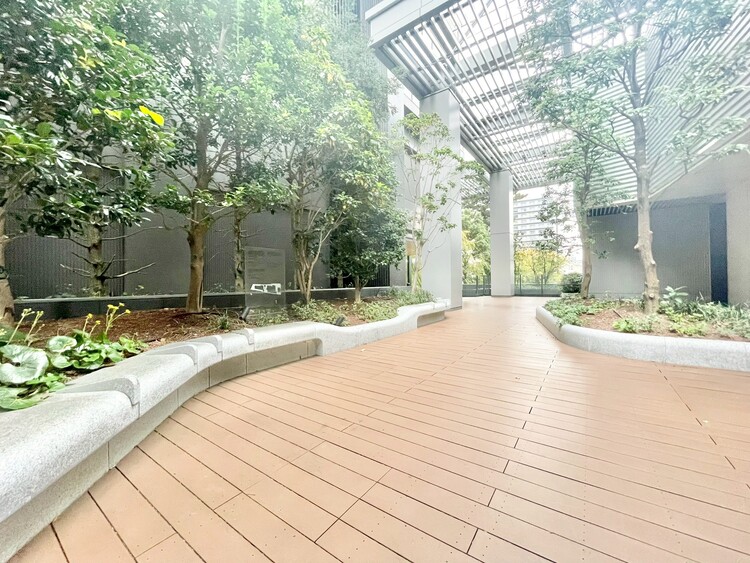 その他 マンションの敷地内には、中庭もございます。