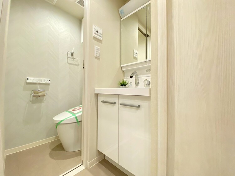 その他 清潔感を感じられる洗面化粧台。