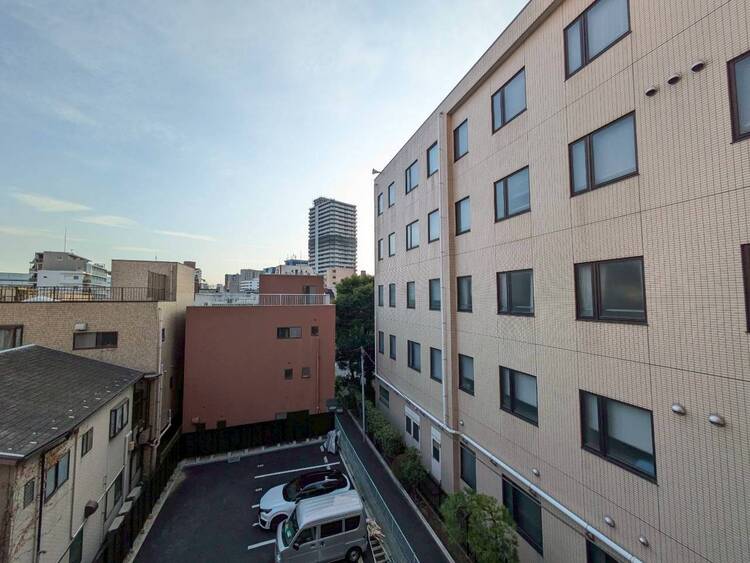 バルコニー 陽当たり・通風・開放感に恵まれた環境です。