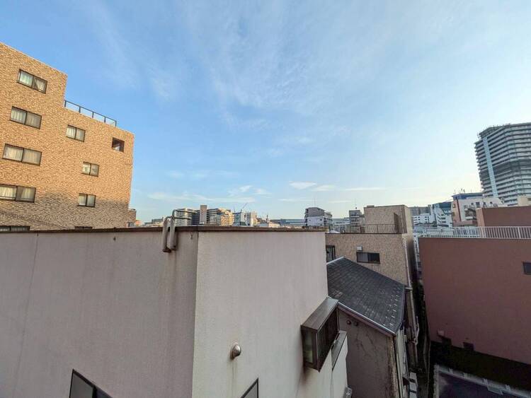 バルコニー 眺望や窓からの景色が良いと、家で過ごす時間も快適です。