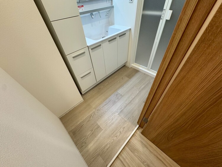 その他 十分な広さの脱衣所。