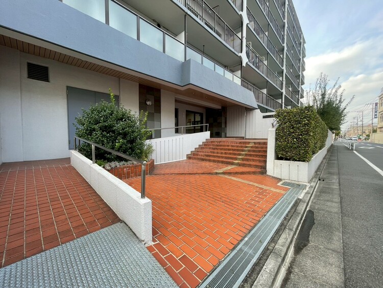 その他 上質感漂う玄関アプローチです。