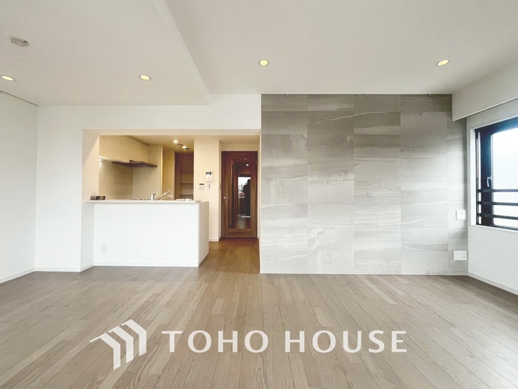 内装 ◆陽光◆が差し込む。この開放的なLDKに家族の笑顔が集う。家族が一緒に過ごす空間は明るく、そして居心地よく。