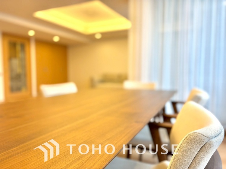 内装 【LIVING】◆眩い◆光が燦々と入り、家族の笑顔を照らす。「いつまでも続いて」と願う夢のような毎日がここにある。