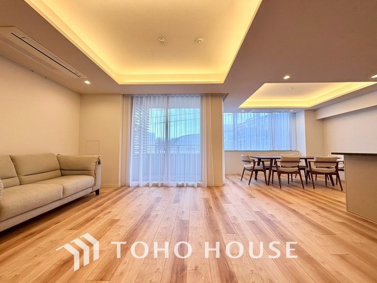 内装 【LIVING】◆扉を◆開くとこの景色。家族の”おかえり”の声が聞こえてきそう。