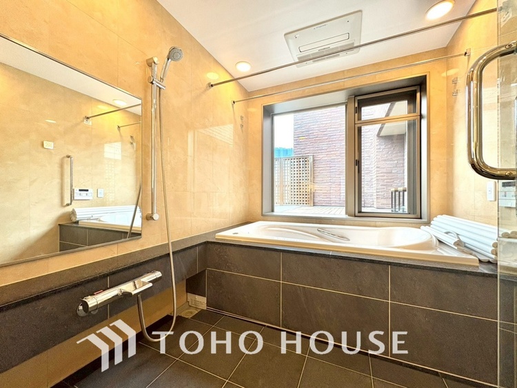 風呂 【BATHROOM】◆プライベートな空間◆simpleだからrelaxできるんです。こころもからだもキレイさっぱり。