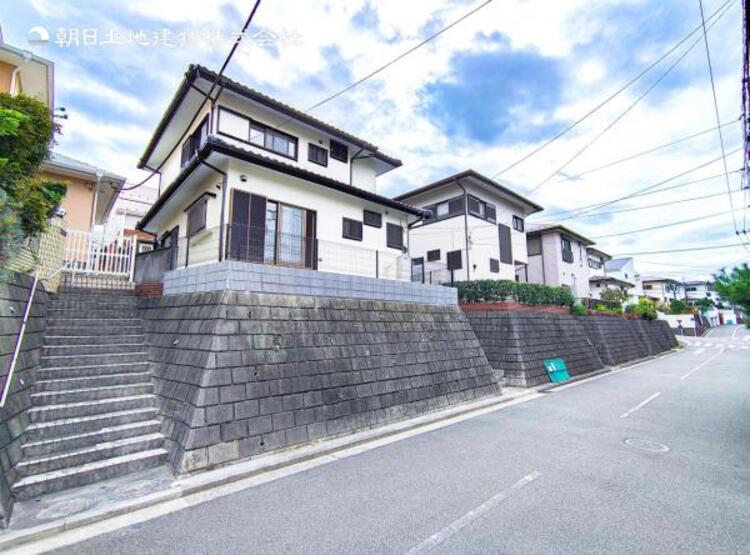 外観 空を広く感じる。緑が多いゆったり感のある安心の住環境です！！潤いのある環境でホッと生活できそうです！おしゃれな雰囲気や自然の潤いがあり、親しみやすさと個性を！街に新たな価値をもたらし続けてくれます！ 