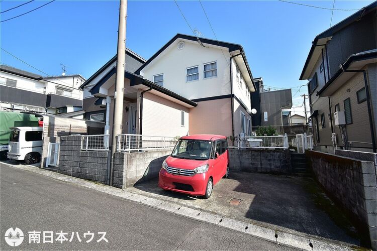 外観 【外観】令和7年11月16日　撮影南向きの庭あり！小中学校まで徒歩4分圏内で通学も安心です♪