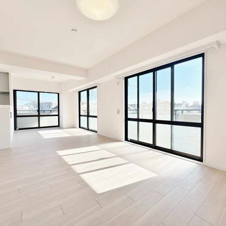 居間 居心地の良い空気感は、暮らしのステージを彩り、心からのやすらぎと満足感を与えてくれます。