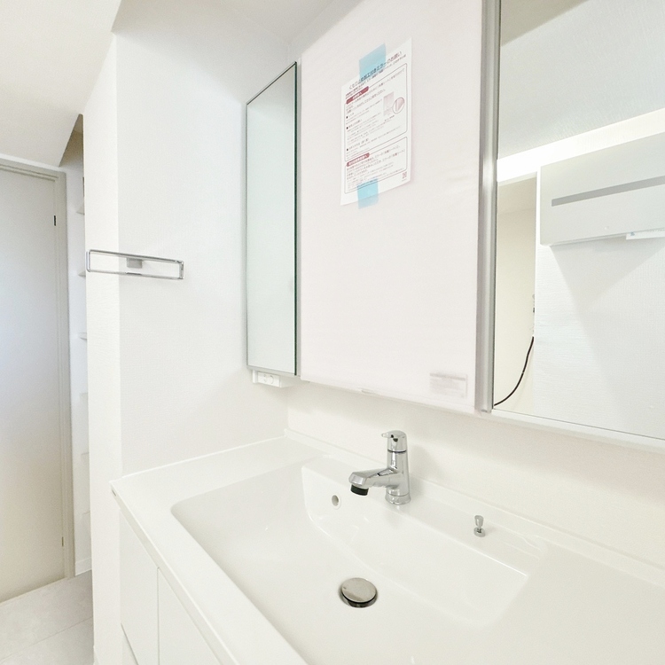 洗面 何かと物が増える場所だからこそ、スッキリと見映えの良い空間に。