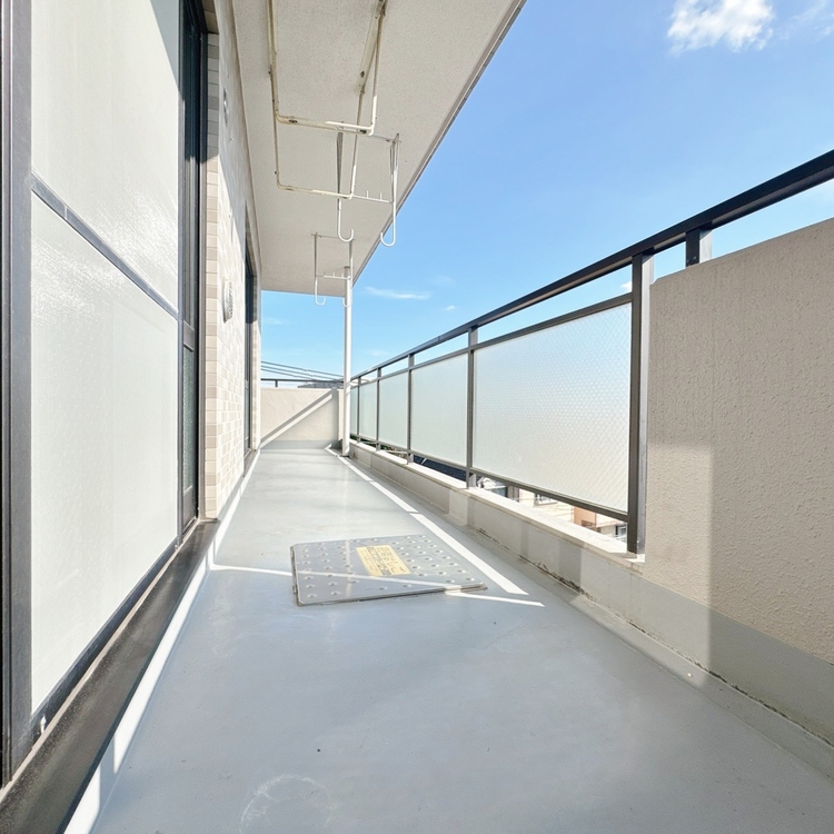 バルコニー 暮らしの中で、光と風を演出してくれるバルコニー。