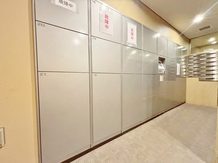 設備 共用部分の宅配ボックスです。留守中の荷物受け取りもできるので、安心して外出ができますね。