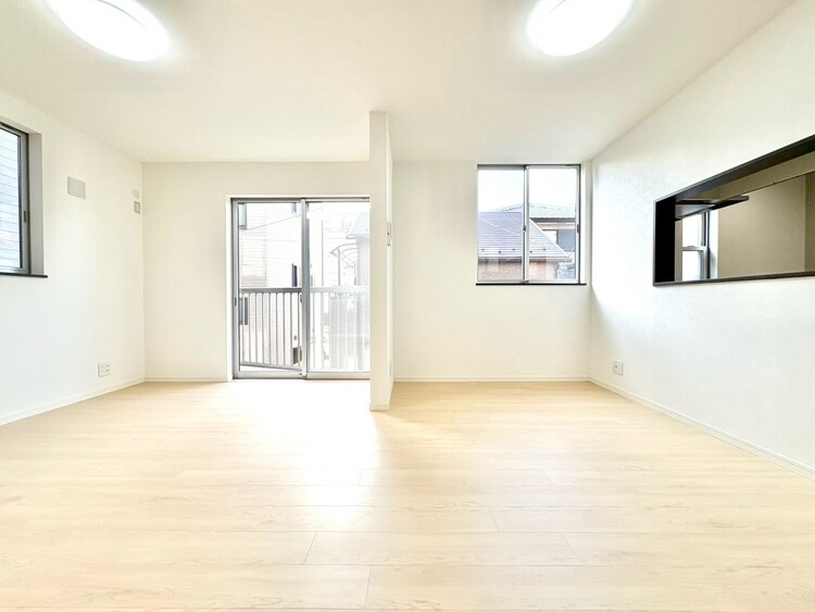 居間 忙しく過ぎゆく日常を置き去るほど、ゆったりした時間が流れるリビング。