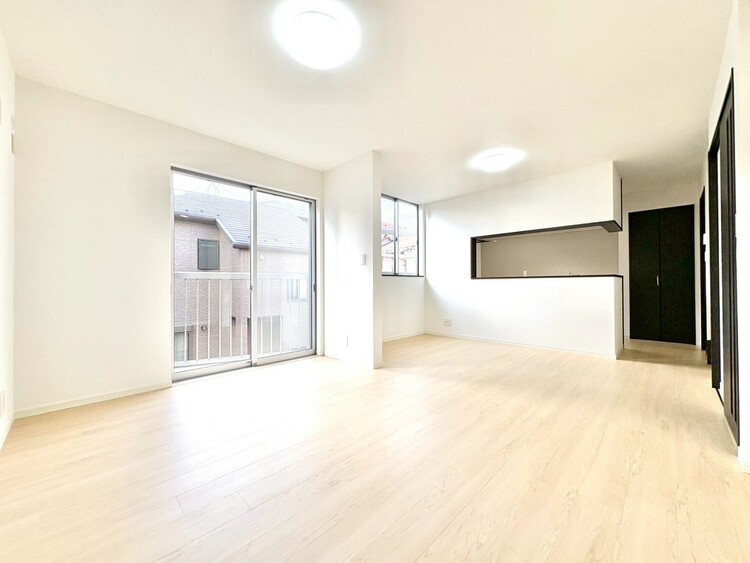 居間 居心地の良い空気感は、暮らしのステージを彩り、心からのやすらぎと満足感を与えてくれます。