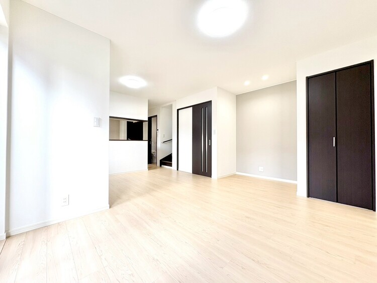 居間 飾り過ぎないシンプルな内装と偏り過ぎないデザインで統一しました。