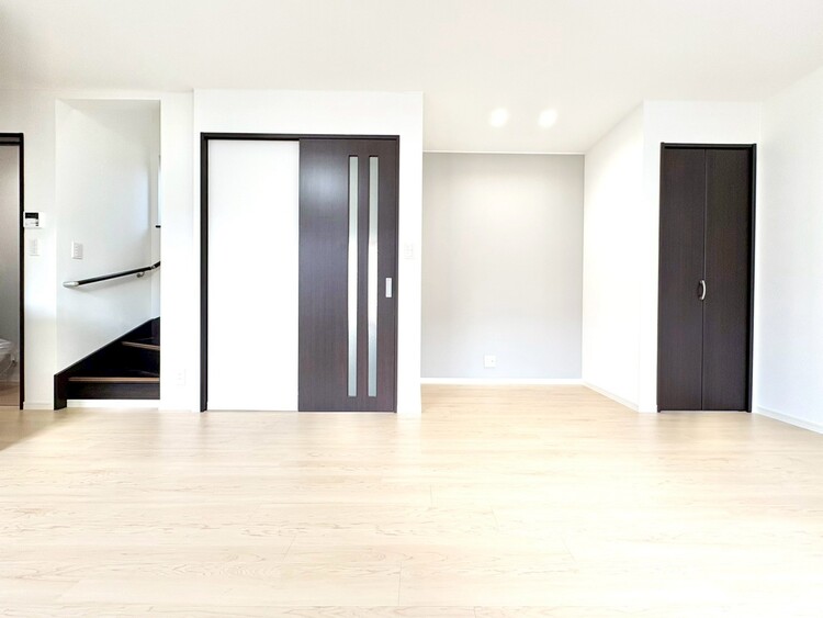 居間 快適に過ごす毎日を求めて、暮らしの中でご自身の「マイホーム」に創り上げてください。