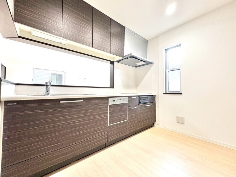 キッチン スマートな意匠と充実の機能を備えたキッチンが、暮らしにおいしい彩りを添えます。