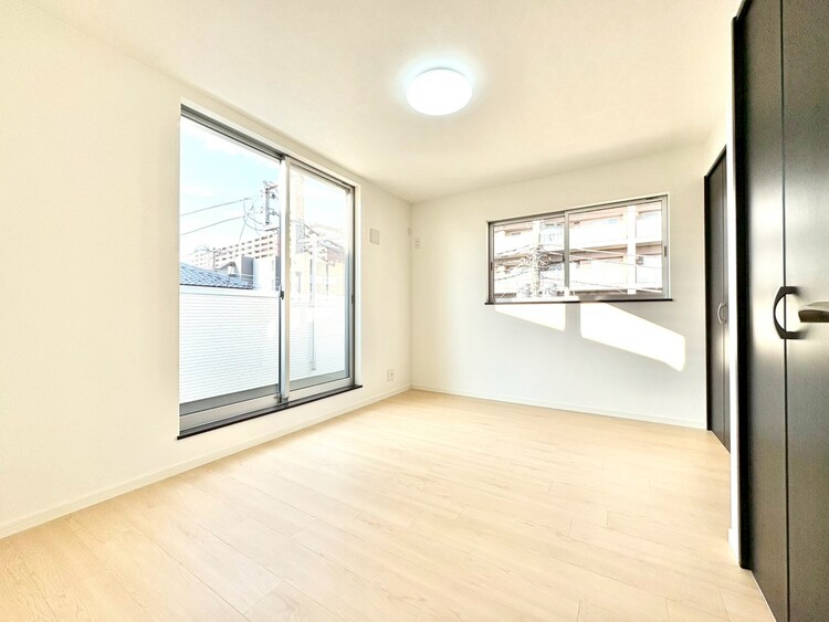 寝室 ベッドも十分に設置するスペースがあります。