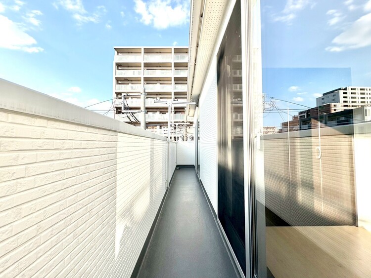 バルコニー 暮らしの中で、光と風を演出してくれるバルコニー。