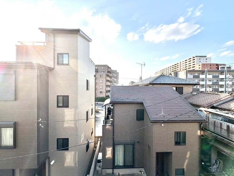 バルコニー 窓を開けると広がる青空。心をリフレッシュして日々を過ごしていきましょう。