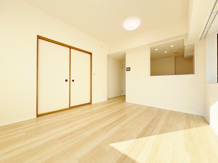 居間 居心地の良い空気感は、暮らしのステージを彩り、心からのやすらぎと満足感を与えてくれます。