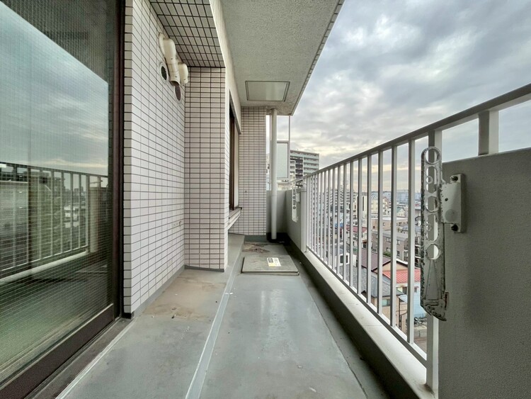 バルコニー 暮らしの中で、光と風を演出してくれるバルコニー。