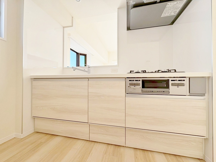 キッチン スマートな意匠と充実の機能を備えたキッチンが、暮らしにおいしい彩りを添えます。