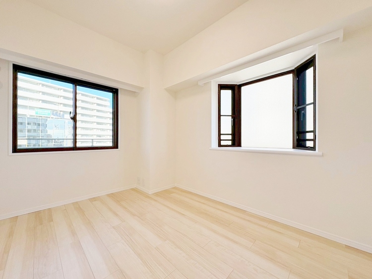 寝室 ベッドも十分に設置するスペースがあります。