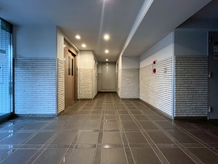 エントランス エントランス内部は、管理が行き届き清潔な共有スペースとなっています。