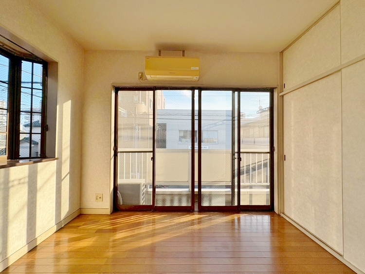 居間 快適に過ごす毎日を求めて、暮らしの中でご自身の「マイホーム」に創り上げてください。