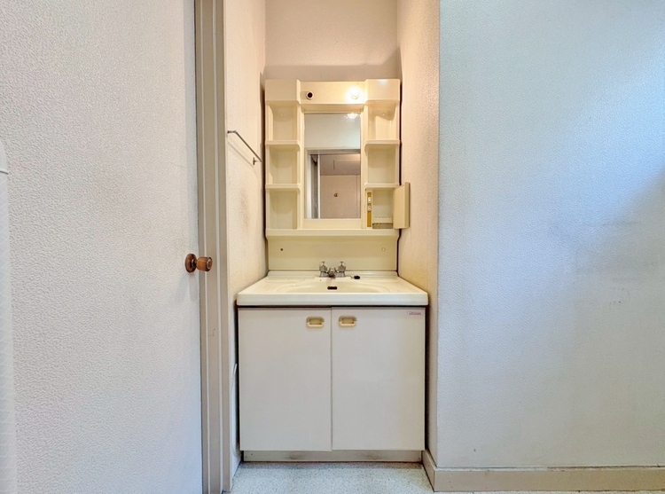 洗面 何かと物が増える場所だからこそ、スッキリと見映えの良い空間に。