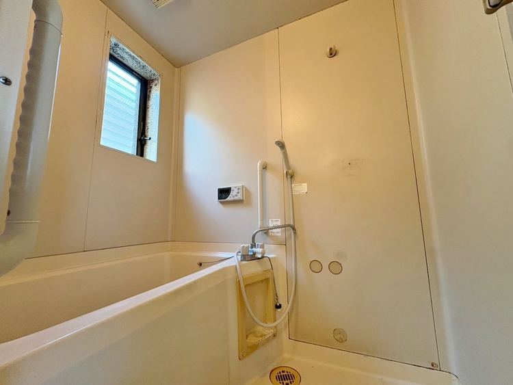 洗面 一日の疲れを癒すバスルームは、心地よいリラックスを叶える清潔感溢れる空間です。