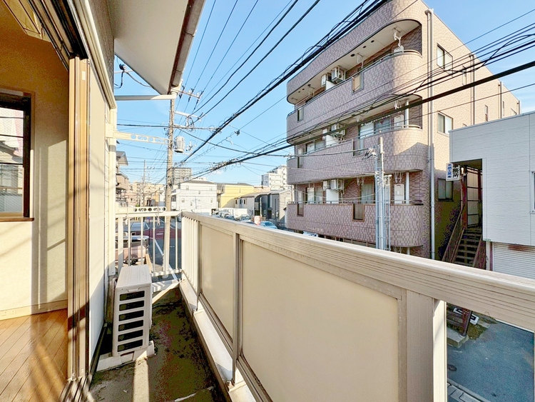 バルコニー 暮らしの中で、光と風を演出してくれるバルコニー。