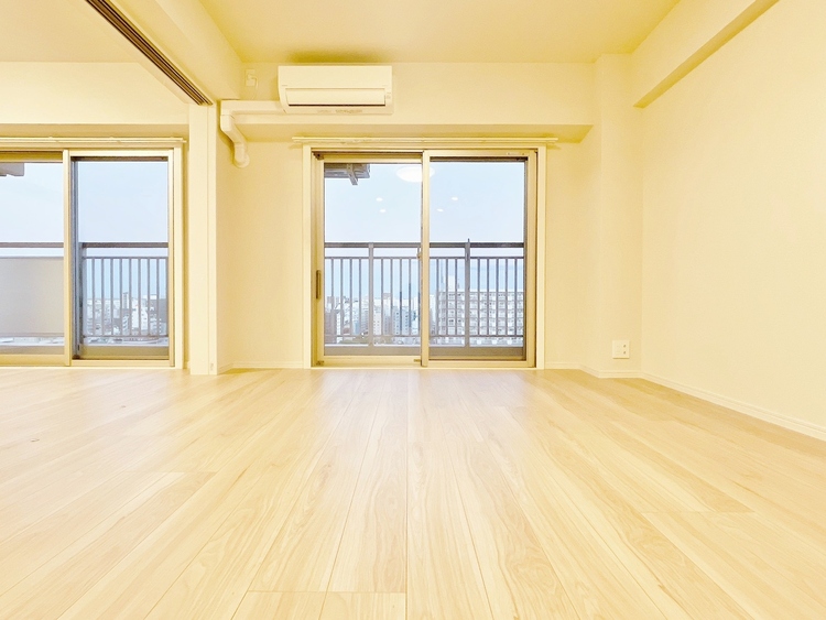 居間 居心地の良い空気感は、暮らしのステージを彩り、心からのやすらぎと満足感を与えてくれます。