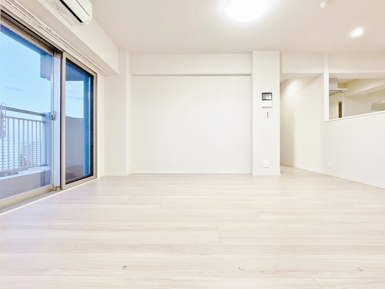 居間 飾り過ぎないシンプルな内装と偏り過ぎないデザインで統一しました。