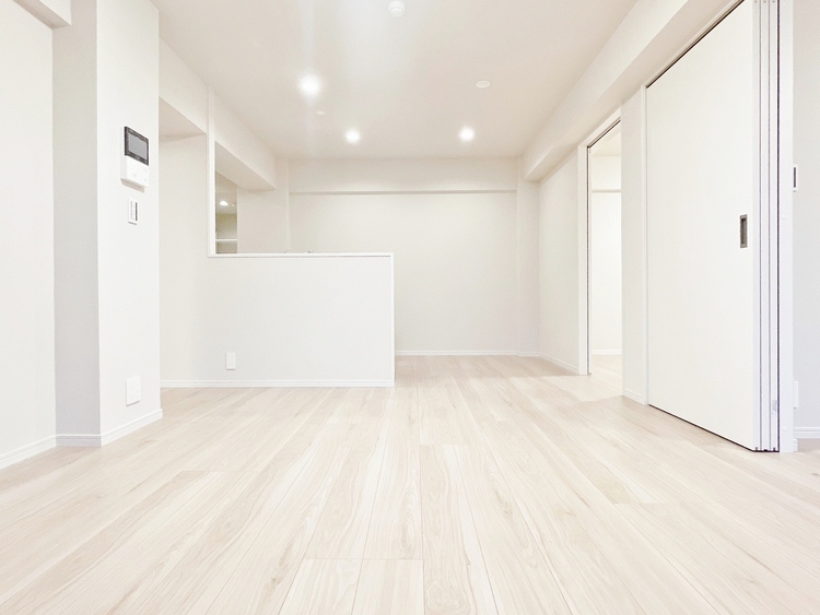 居間 快適に過ごす毎日を求めて、暮らしの中でご自身の「マイホーム」に創り上げてください。