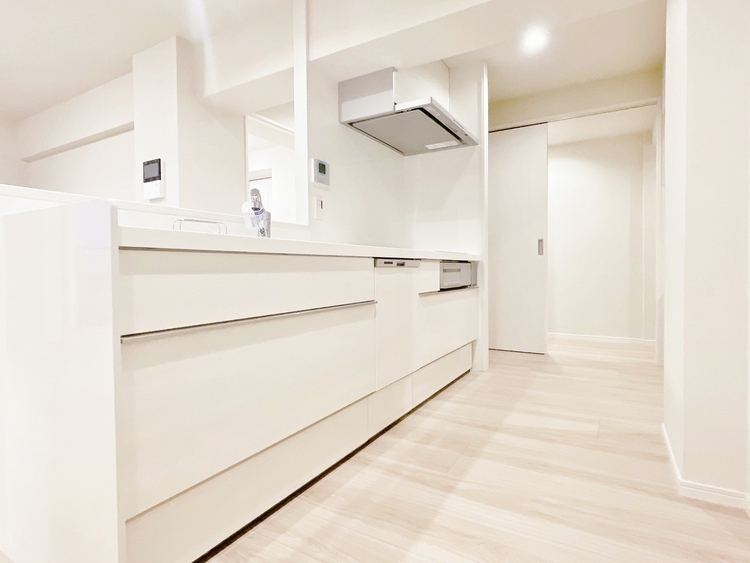 キッチン スマートな意匠と充実の機能を備えたキッチンが、暮らしにおいしい彩りを添えます。