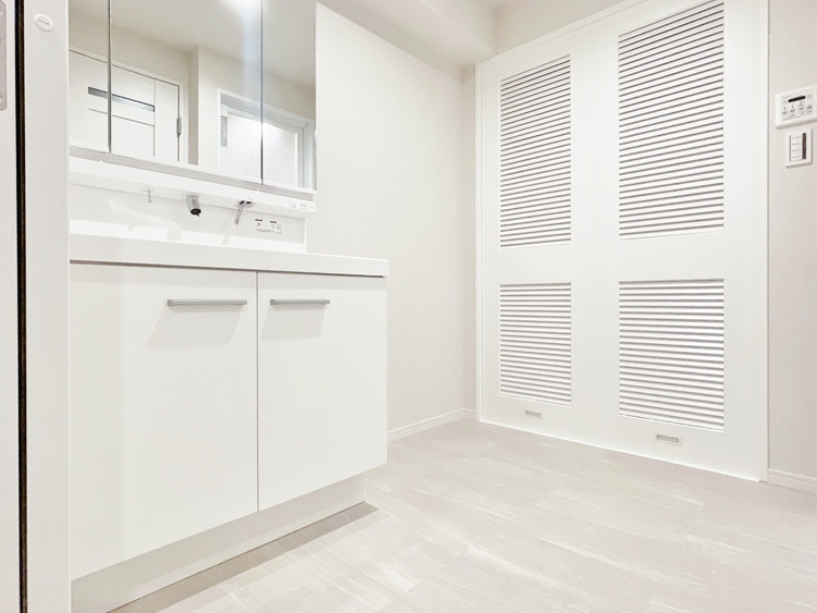 洗面 何かと物が増える場所だからこそ、スッキリと見映えの良い空間に。