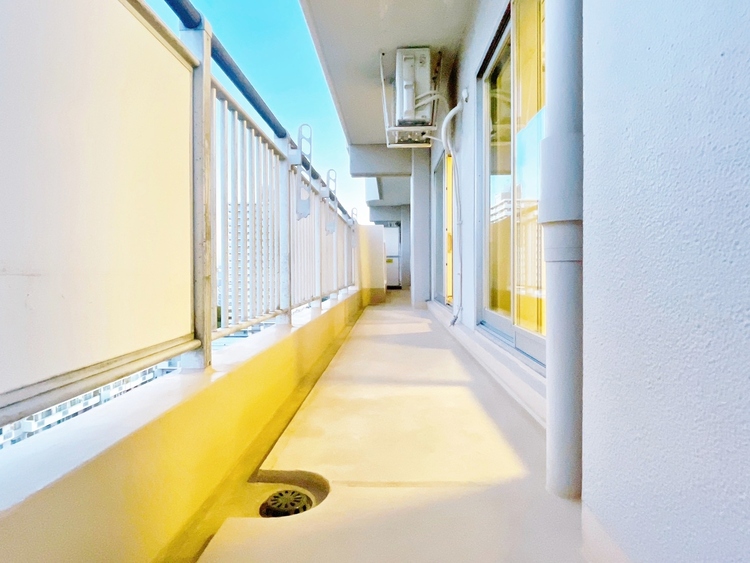 バルコニー 暮らしの中で、光と風を演出してくれるバルコニー。