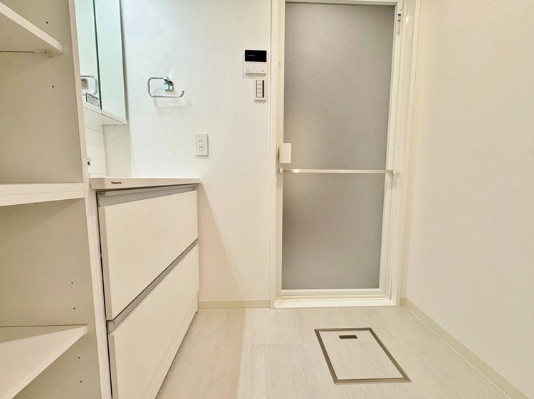 洗面 清潔感と心地よさを重視した、上質感漂うパウダールーム。