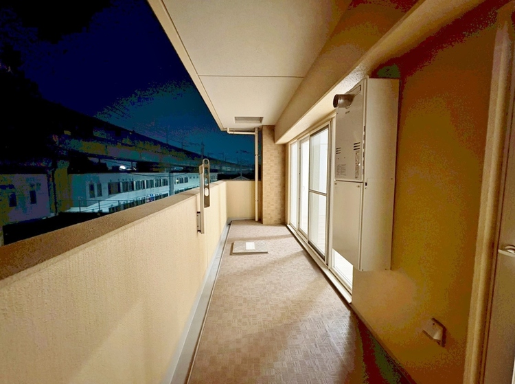 バルコニー 暮らしの中で、光と風を演出してくれるバルコニー。