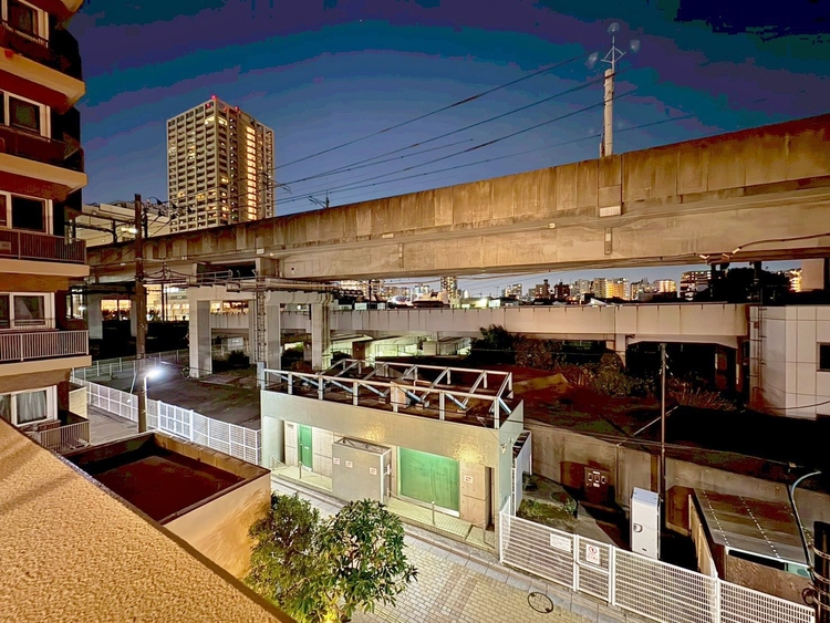 バルコニー 頬をなでる、優しい風を感じることが出来ます。