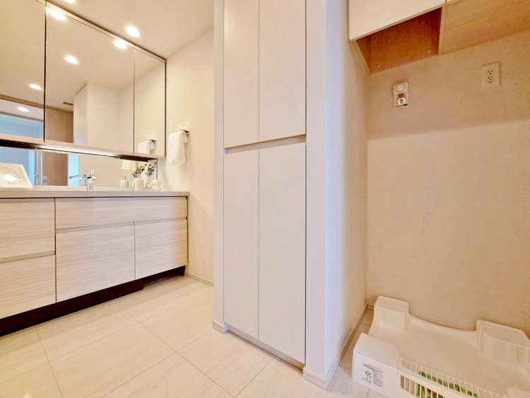 洗面 清潔感と心地よさを重視した、上質感漂うパウダールーム。