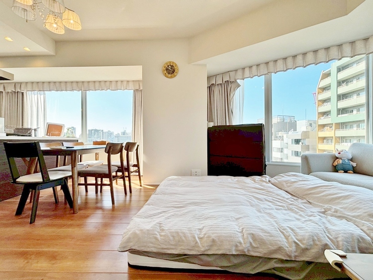 居間 居心地の良い空気感は、暮らしのステージを彩り、心からのやすらぎと満足感を与えてくれます。