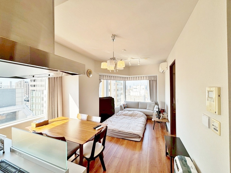 居間 飾り過ぎないシンプルな内装と偏り過ぎないデザインで統一しました。