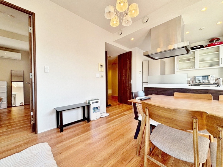 居間 快適に過ごす毎日を求めて、暮らしの中でご自身の「マイホーム」に創り上げてください。